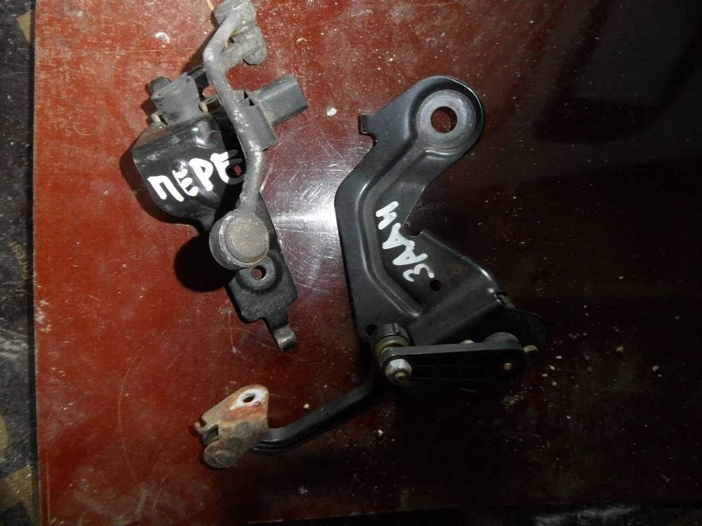 датчик дорожного просвета передний Audi A6  2006