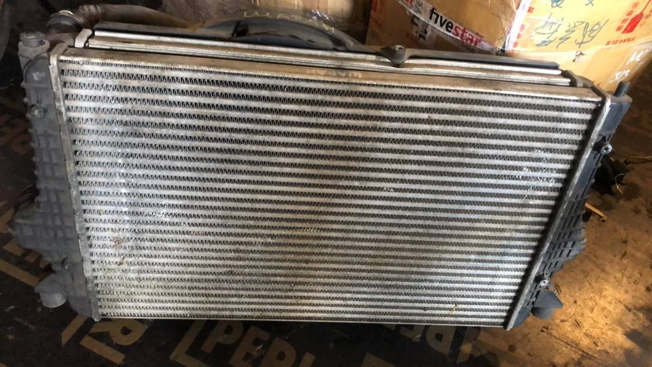 интеркулер Volkswagen Sharan  2005