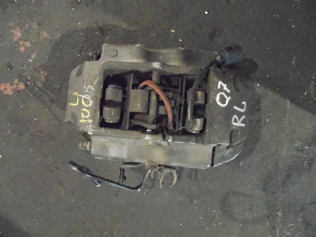 суппорт тормозной задний левый Audi Q7  2008