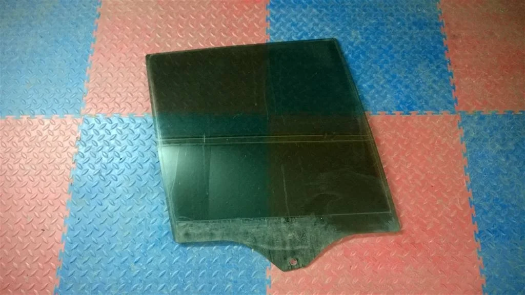 стекло двери BMW X5 E53  M54B30 231 лс 3.0i