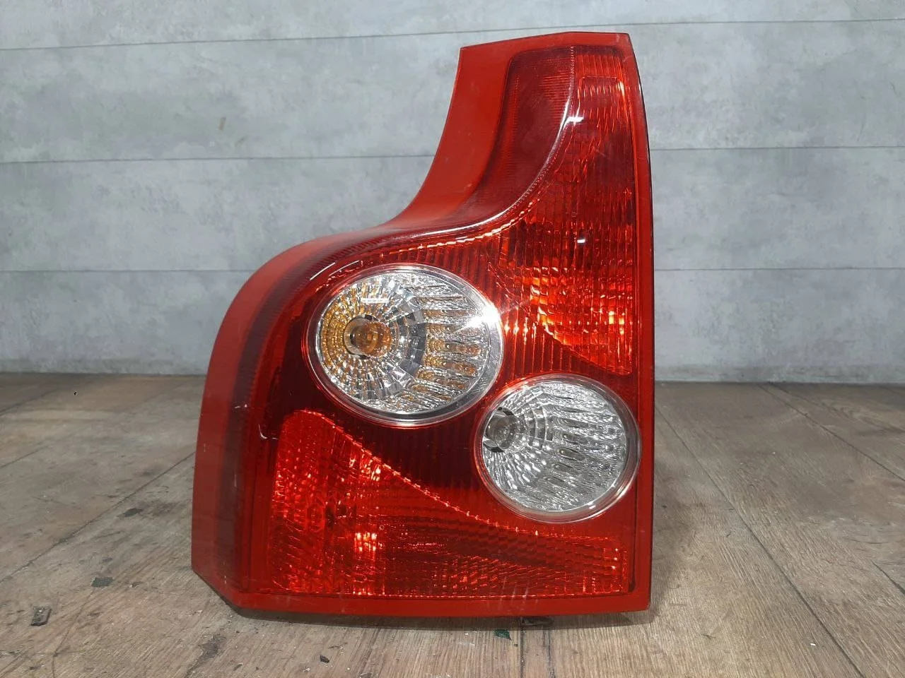 фонарь задний левый Volvo XC90