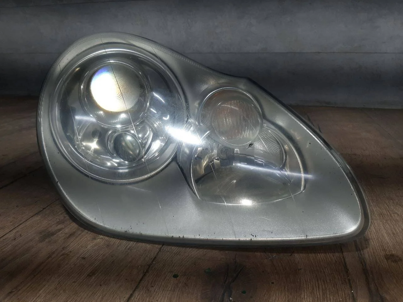 фара правая Porsche Cayenne 955