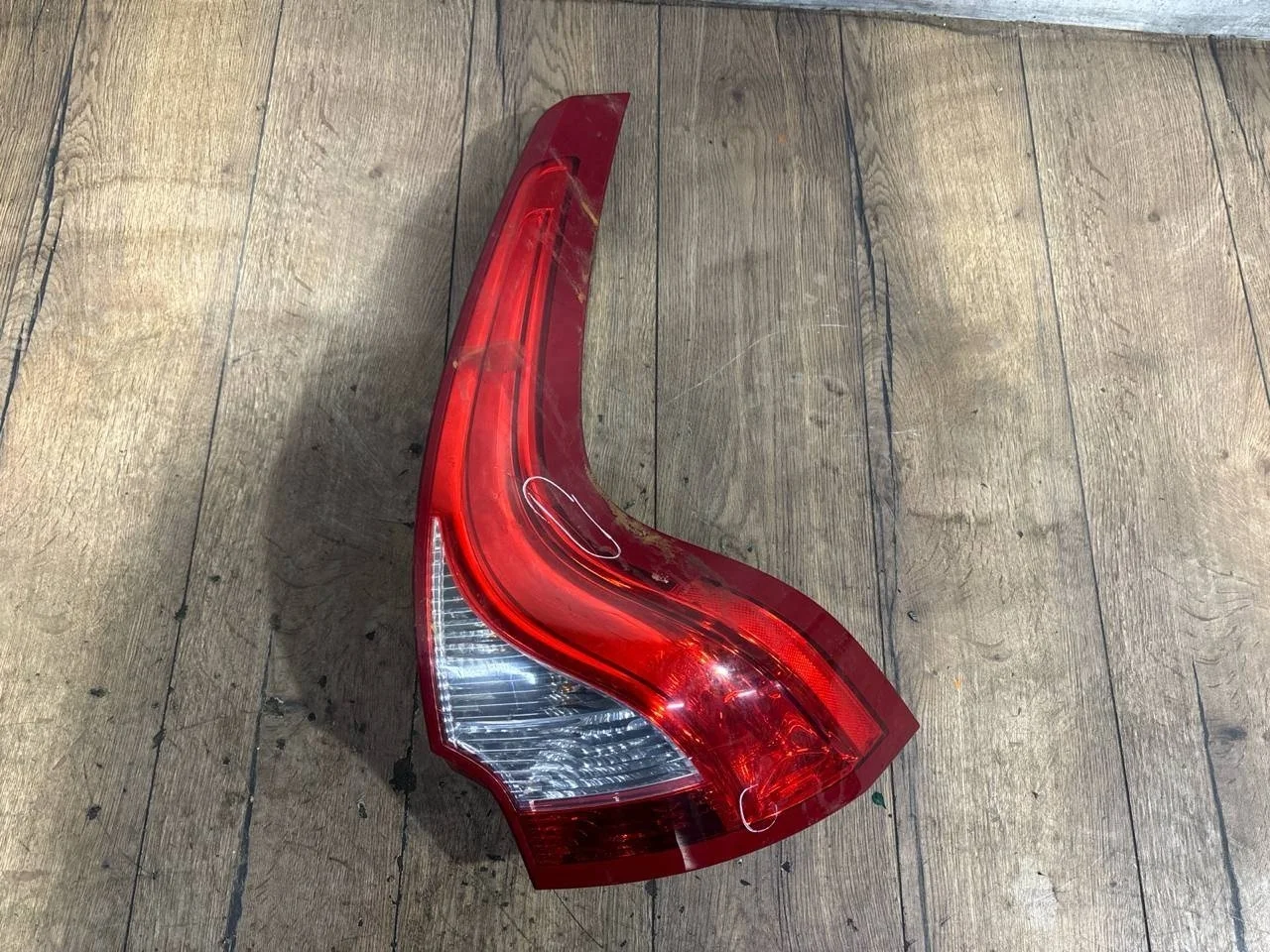 фонарь задний левый Volvo XC60