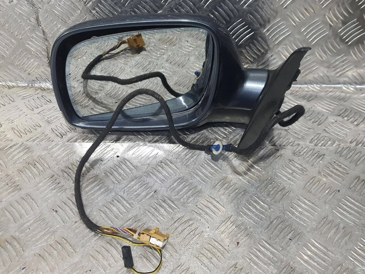 зеркало наружное левое Volkswagen Touareg   серебро