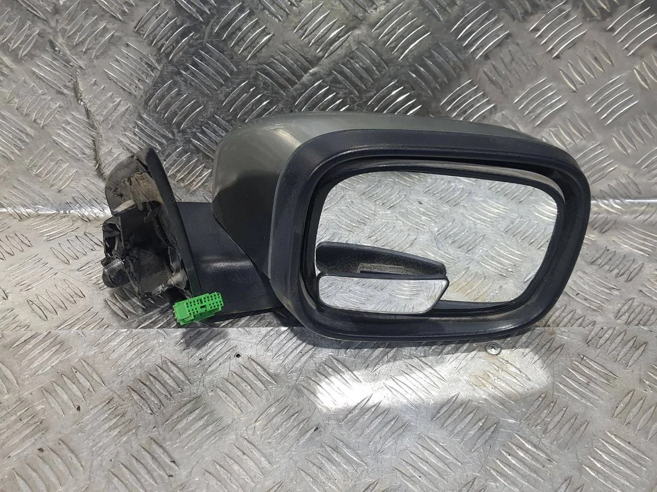 зеркало наружное правое Volvo XC90   серебро