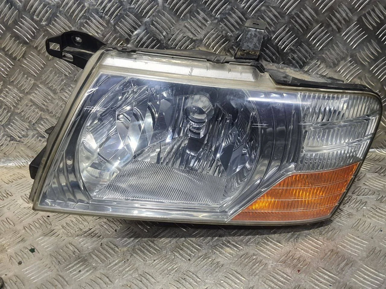 фара левая Mitsubishi Pajero 3