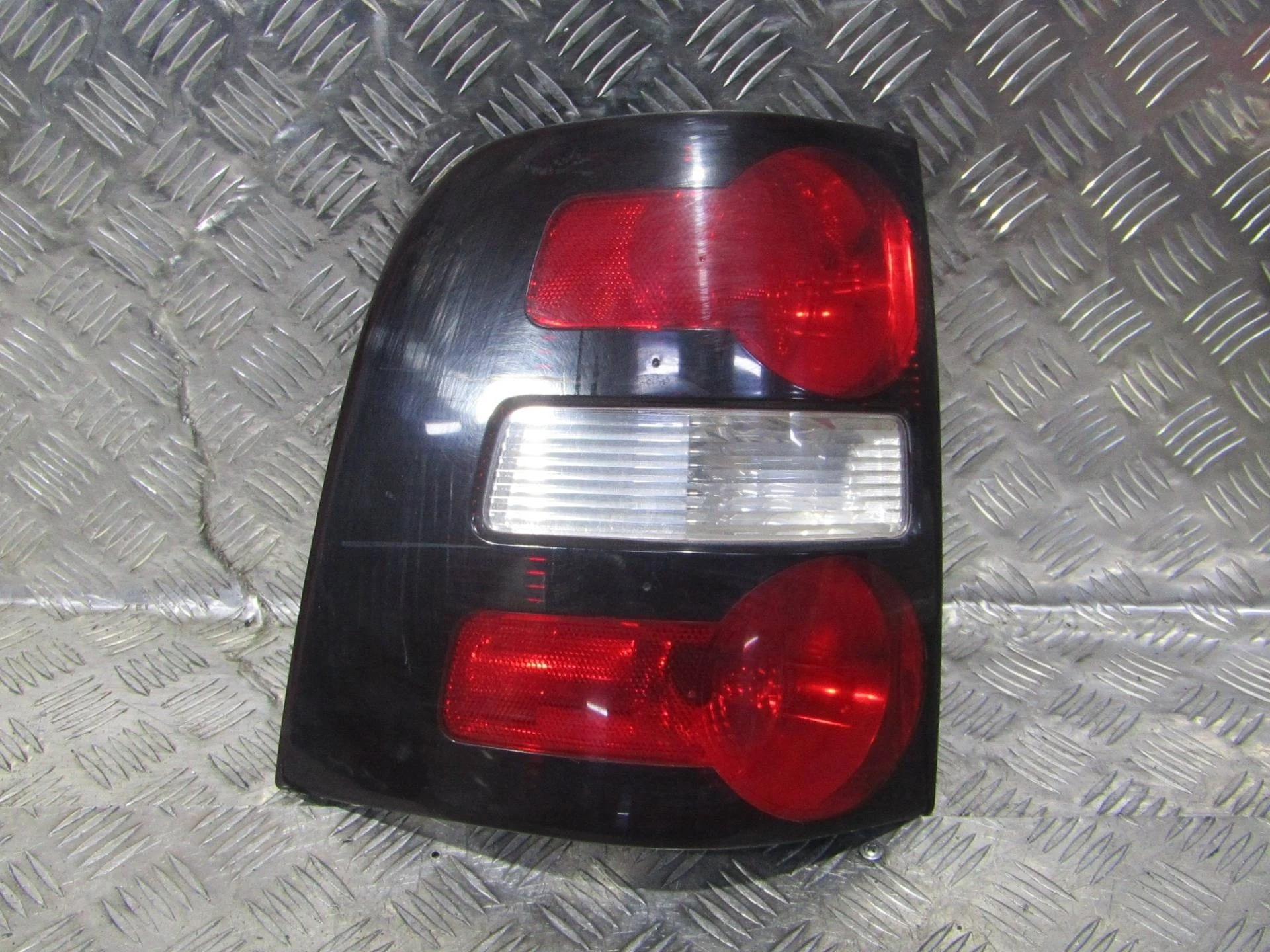 фонарь задний левый Ford Explorer 4  U251