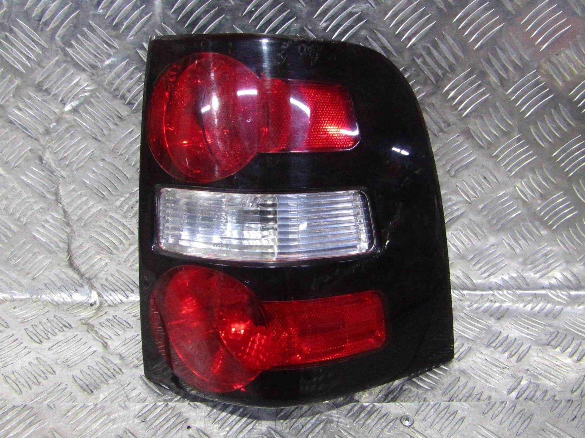 фонарь задний правый Ford Explorer 4  U251