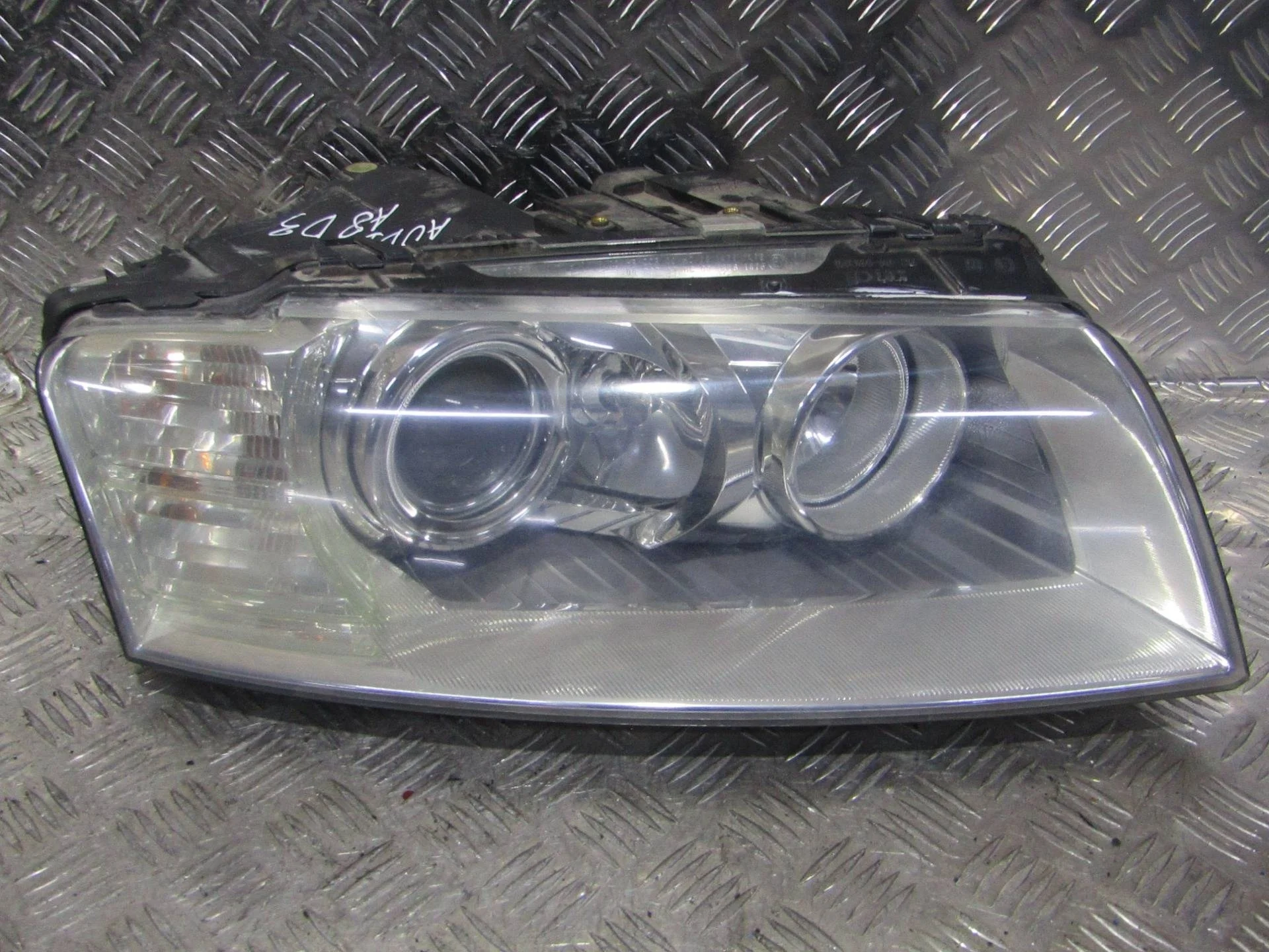 фара правая Audi A8 D3/4E