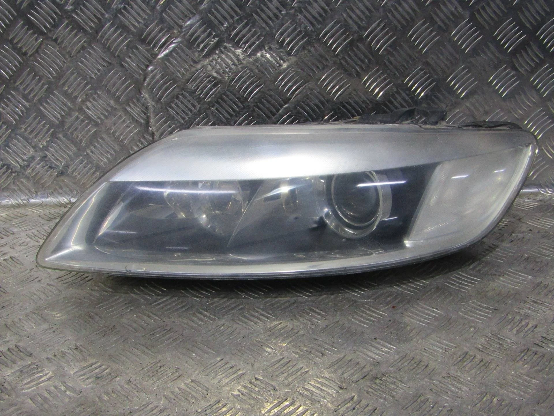 фара левая Audi Q7 4L
