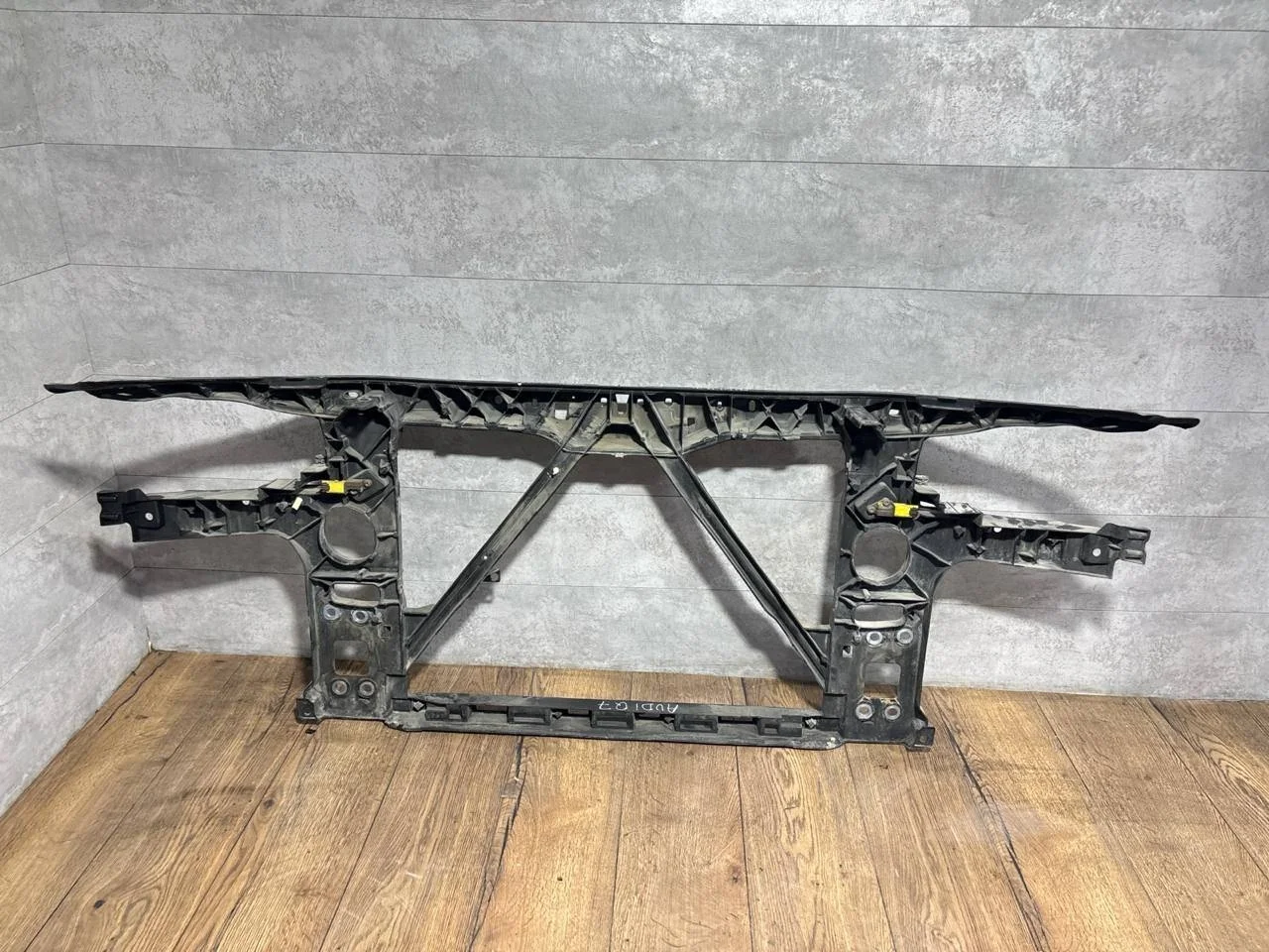 передняя панель (телевизор) Audi Q7 4L