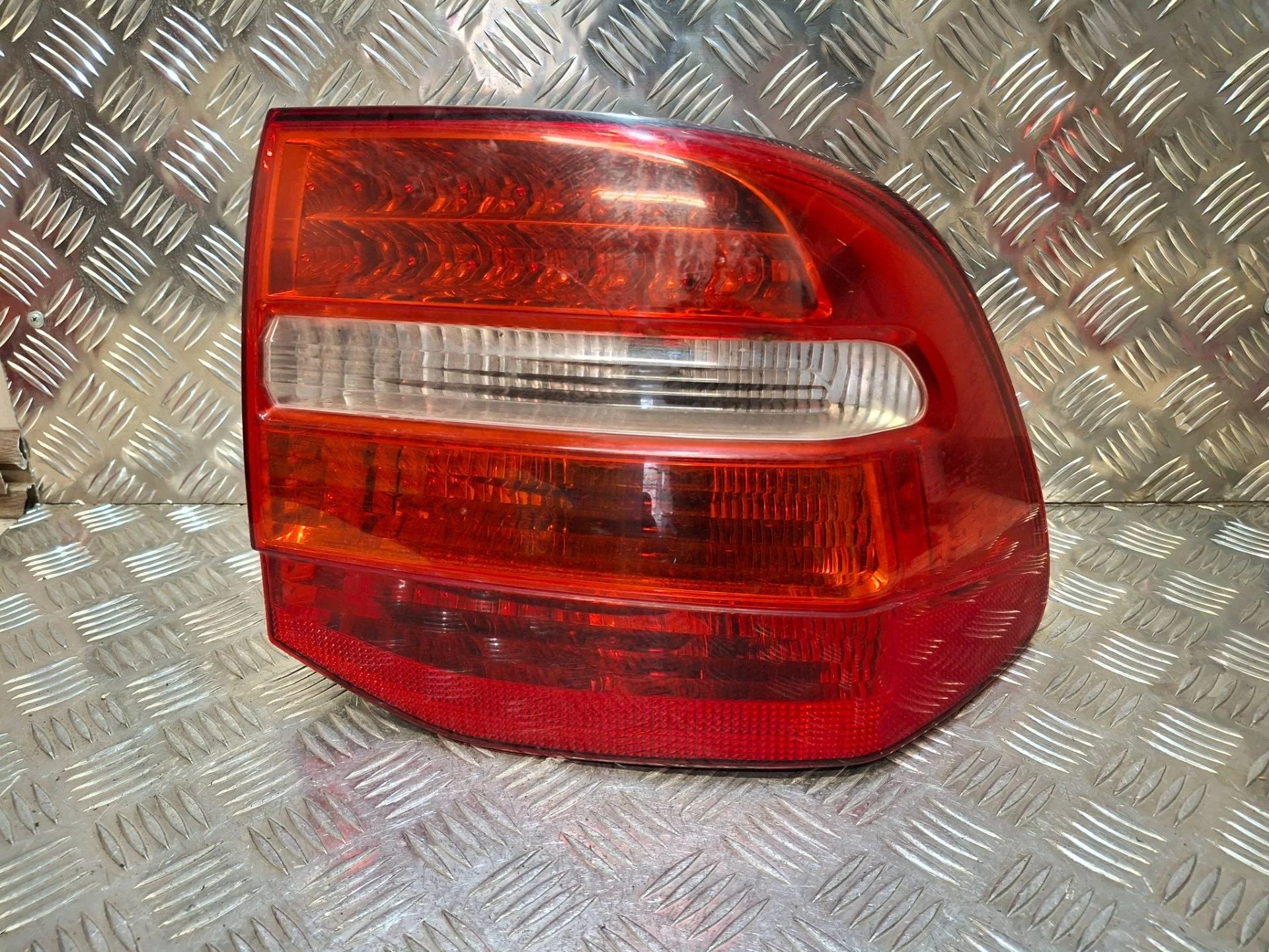 фонарь задний правый Porsche Cayenne 957