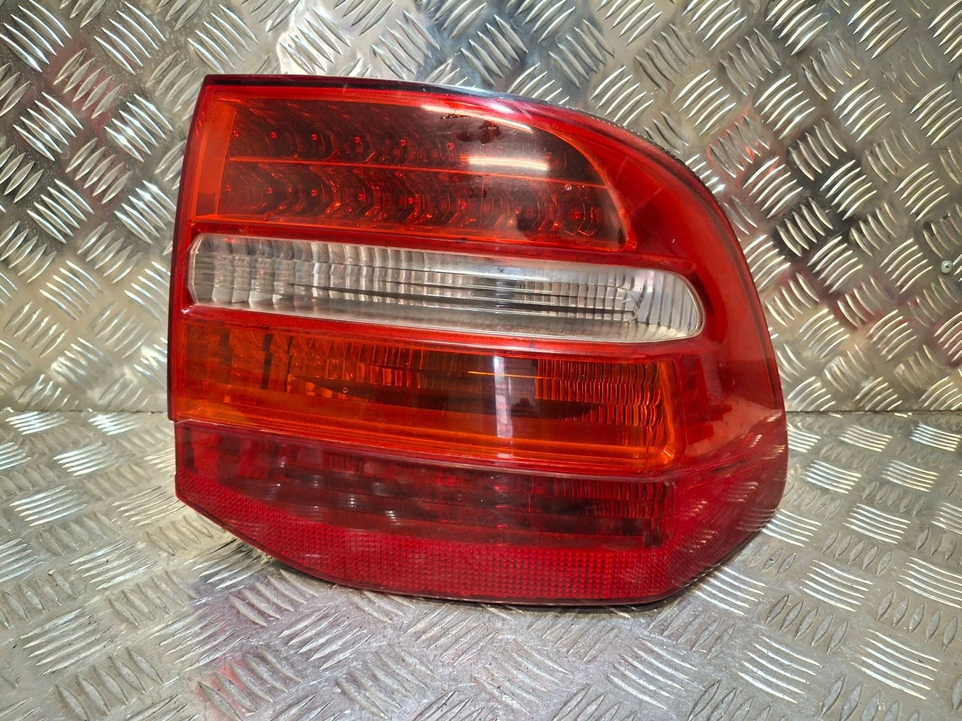 фонарь задний правый Porsche Cayenne 957