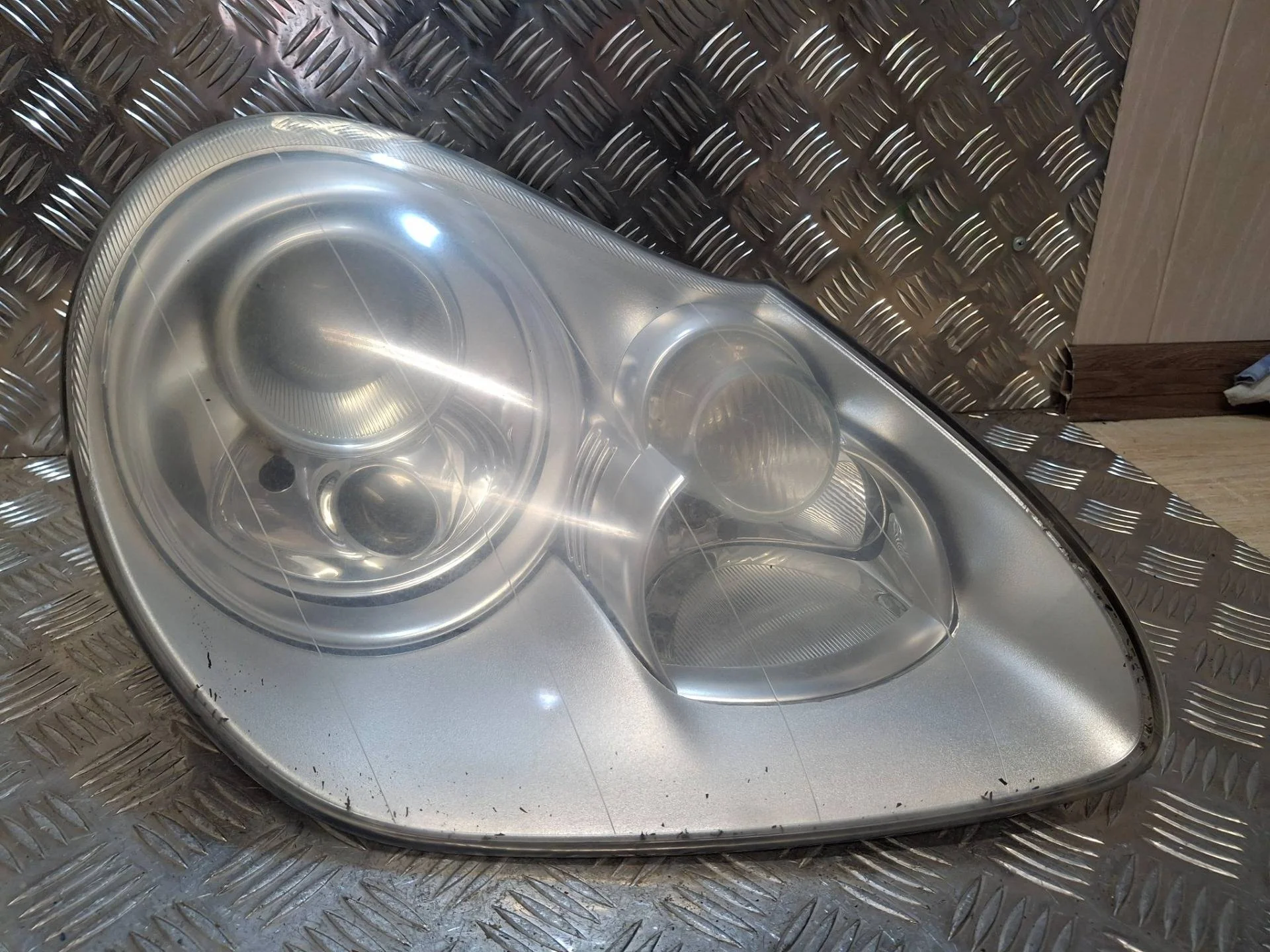 фара правая Porsche Cayenne 955