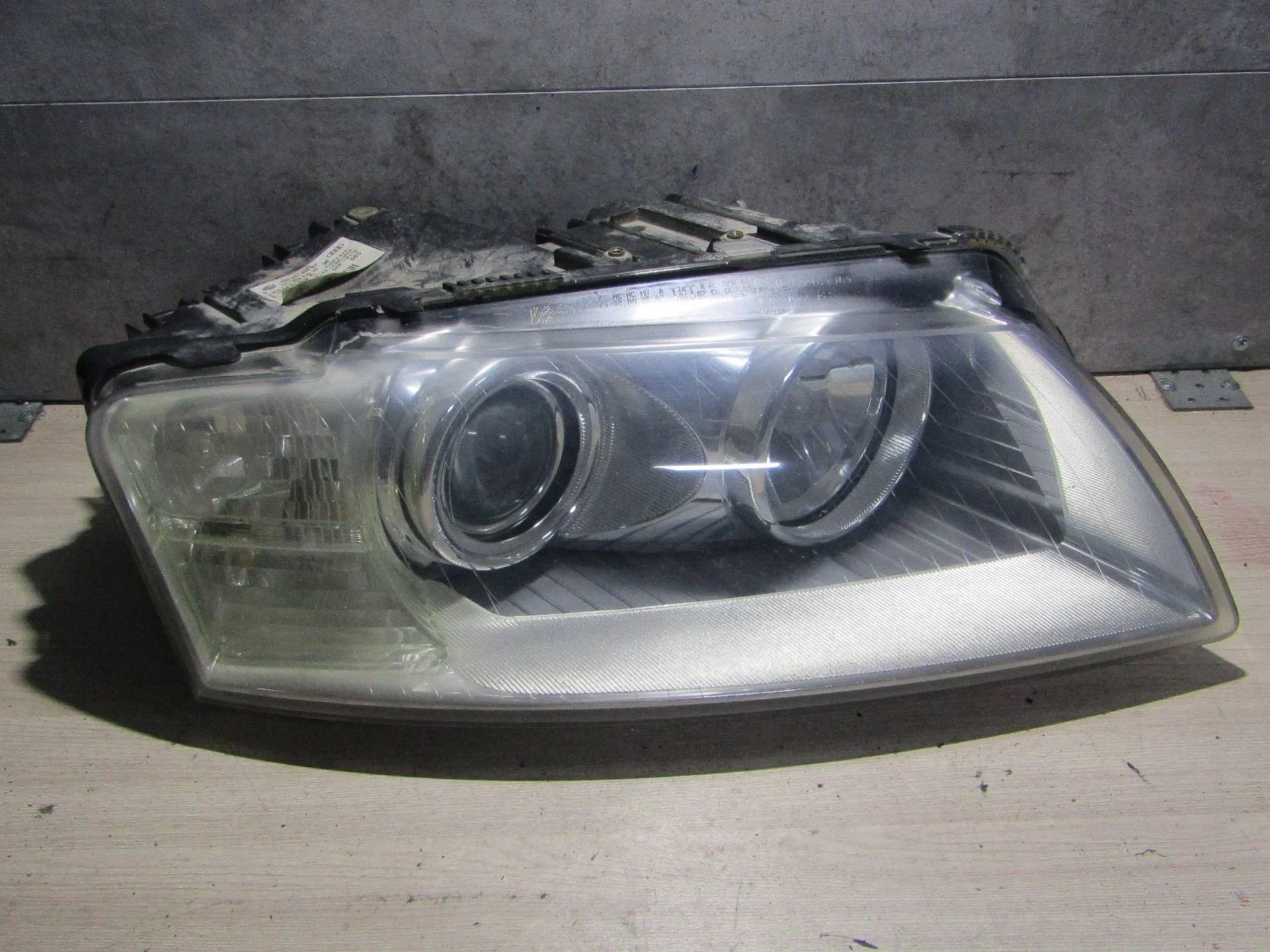 фара правая Audi A8 D3/4E