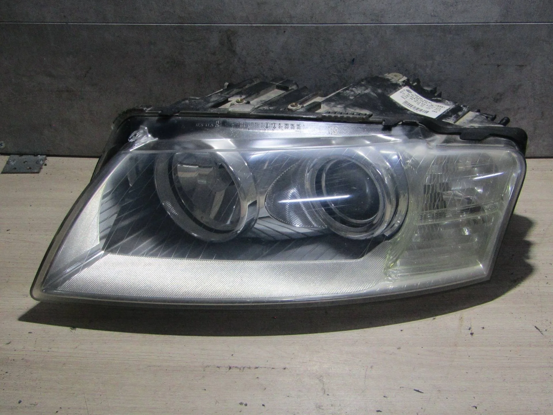 фара левая Audi A8 D3/4E