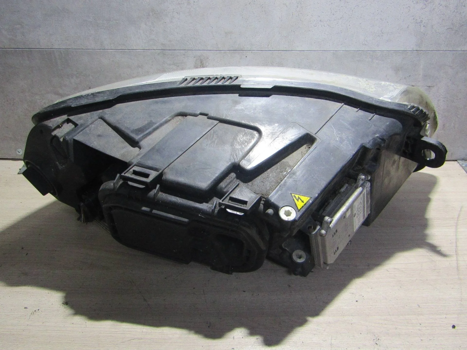 фара левая Audi A6 4F/C6