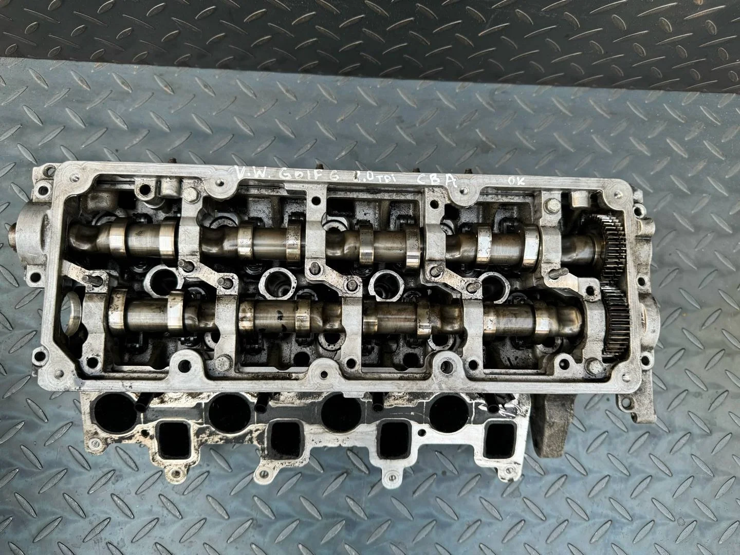 головка блока цилиндров Volkswagen Golf 6