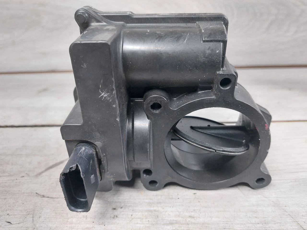 дроссельная заслонка Volkswagen Golf 5