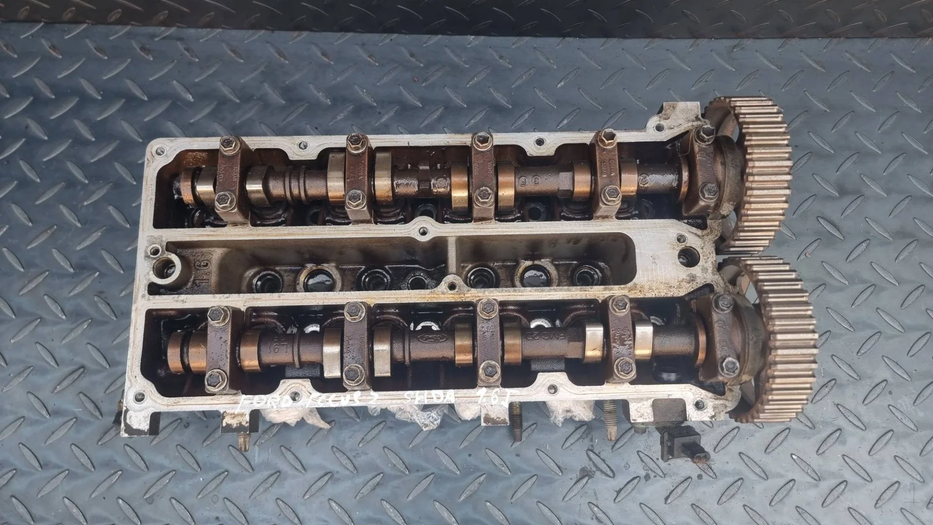 головка блока цилиндров Ford Focus 2