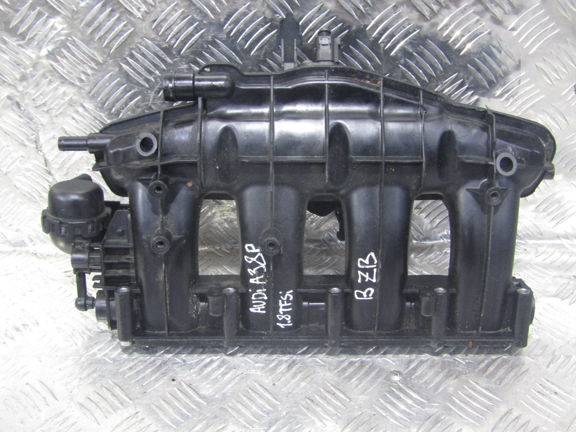 впускной коллектор Volkswagen Passat B6