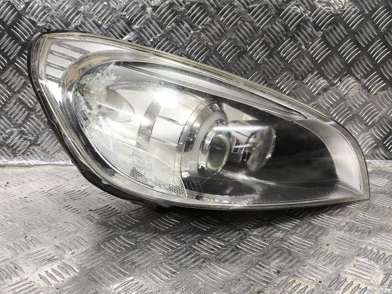 фара правая Volvo S60 2