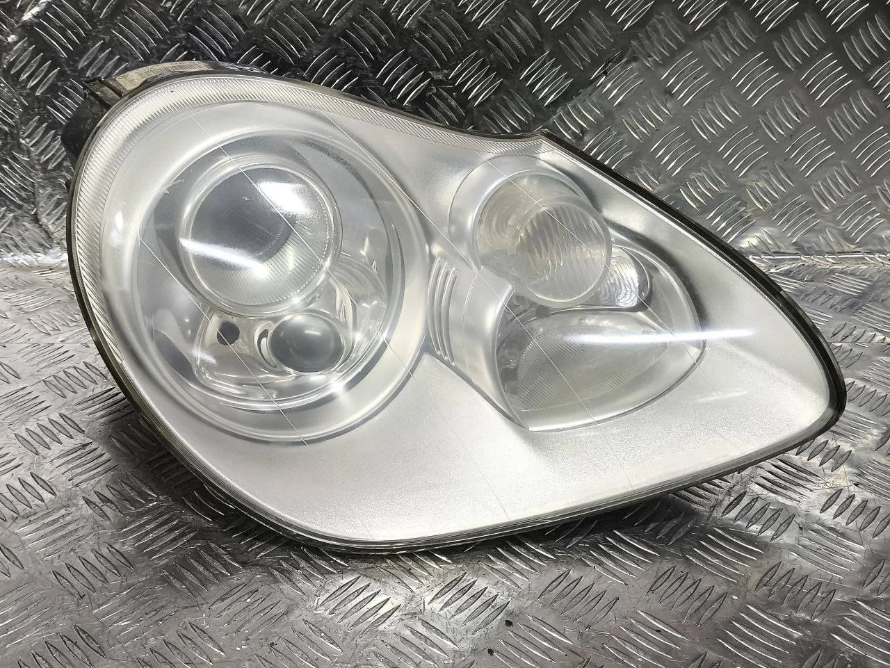 фара правая Porsche Cayenne 955