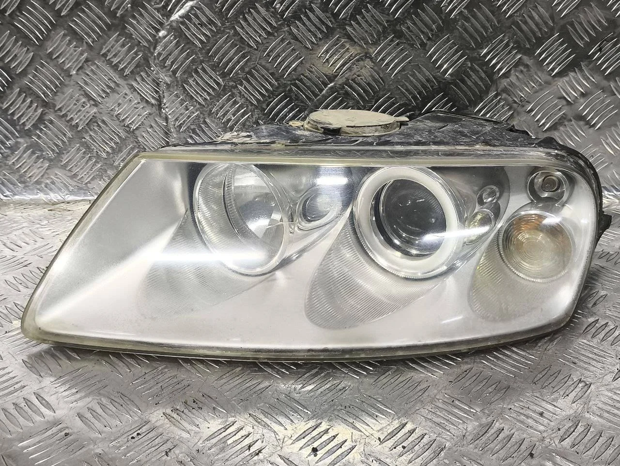 фара левая Volkswagen Touareg