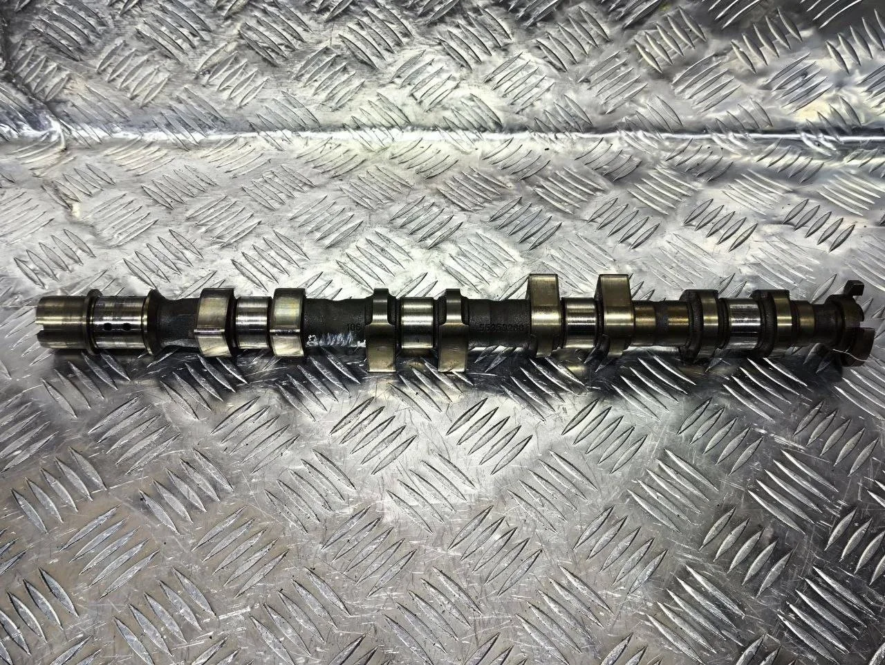 распредвал левый Chevrolet Cruze J300