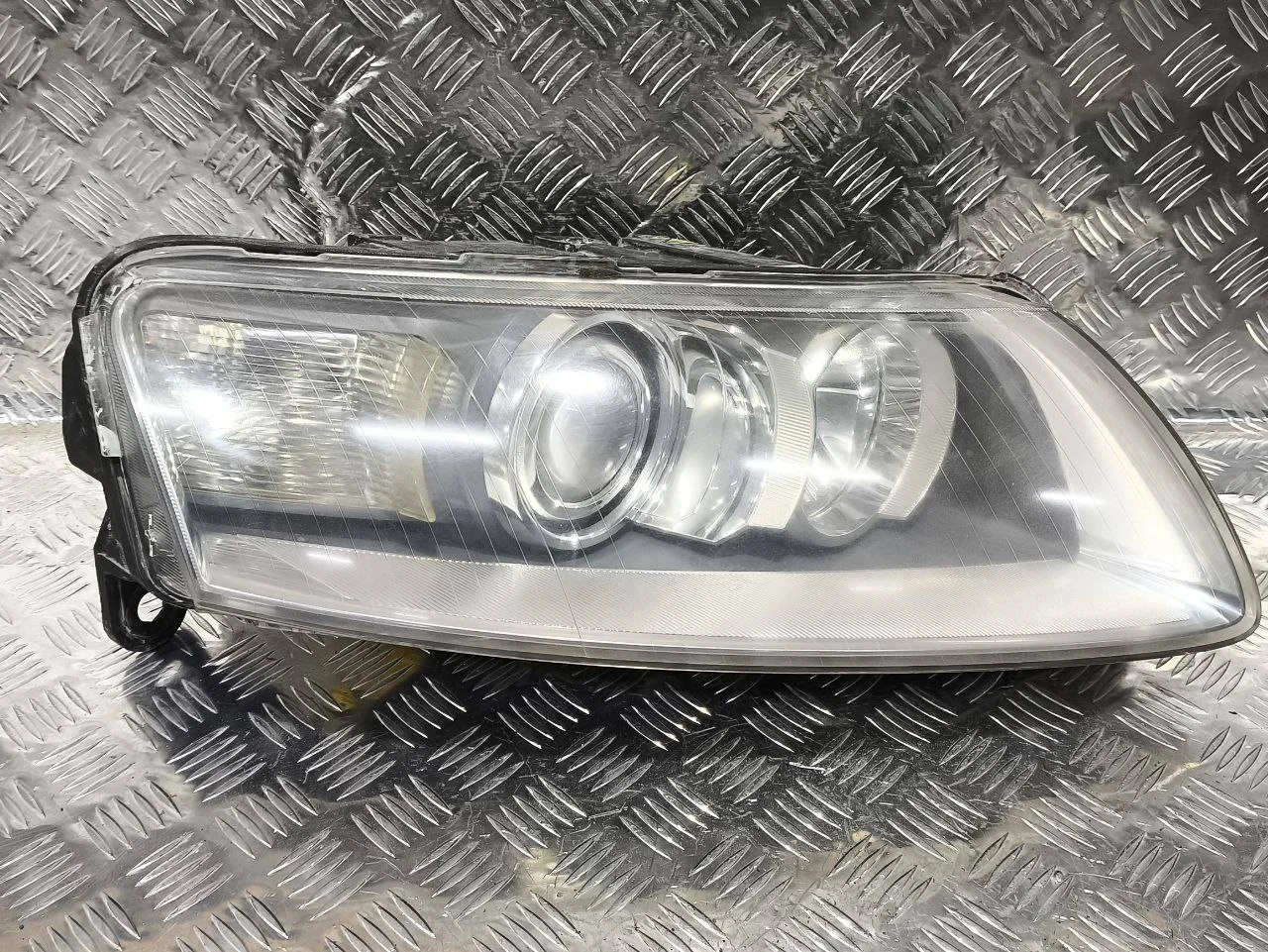 фара правая Audi A6 4F/C6