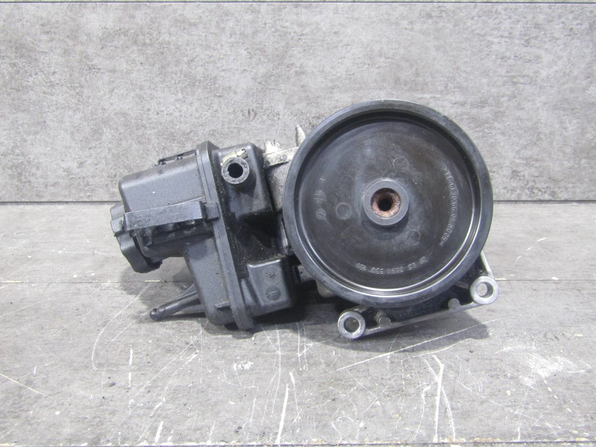 насос гидроусилителя руля Mercedes-Benz C W204