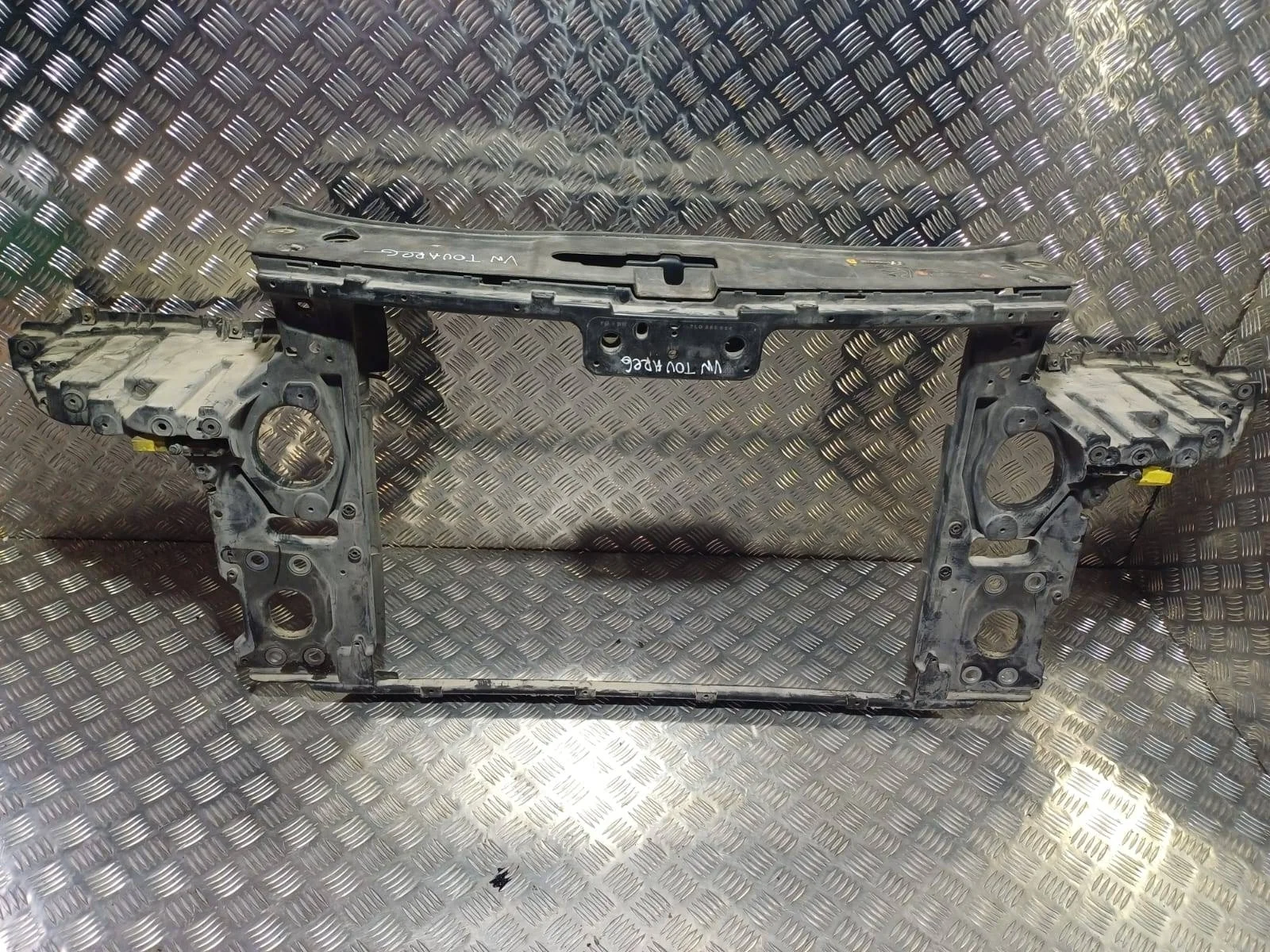 передняя панель (телевизор) Porsche Cayenne 955