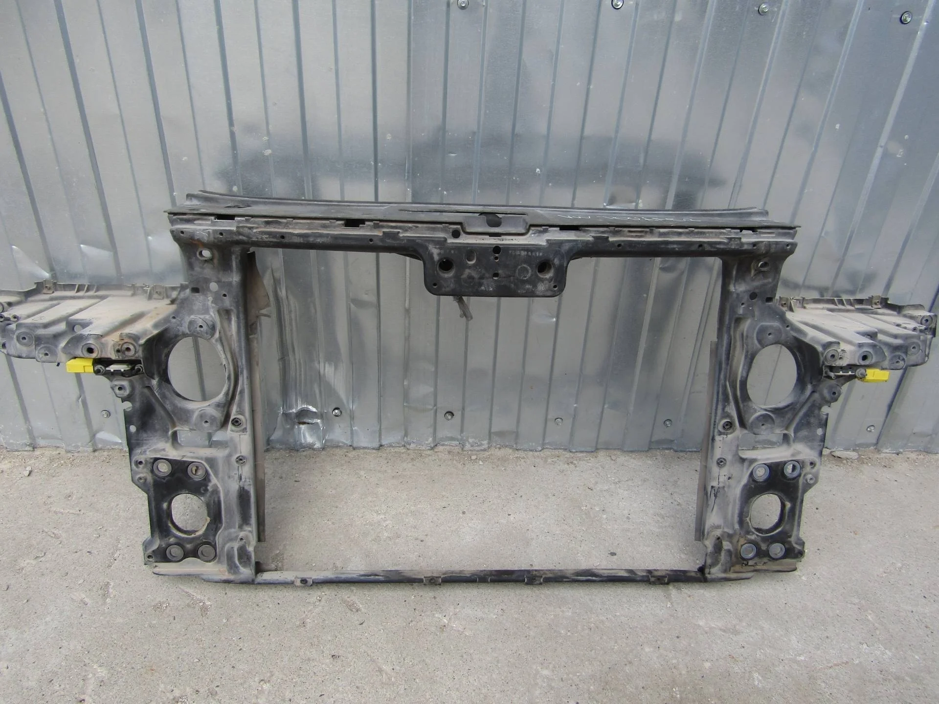 передняя панель (телевизор) Volkswagen Touareg