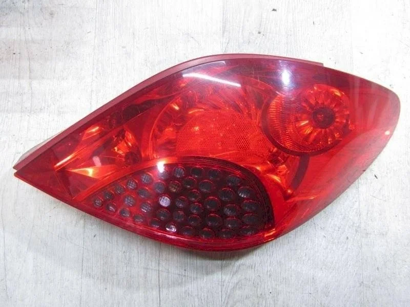 фонарь задний правый Peugeot 207