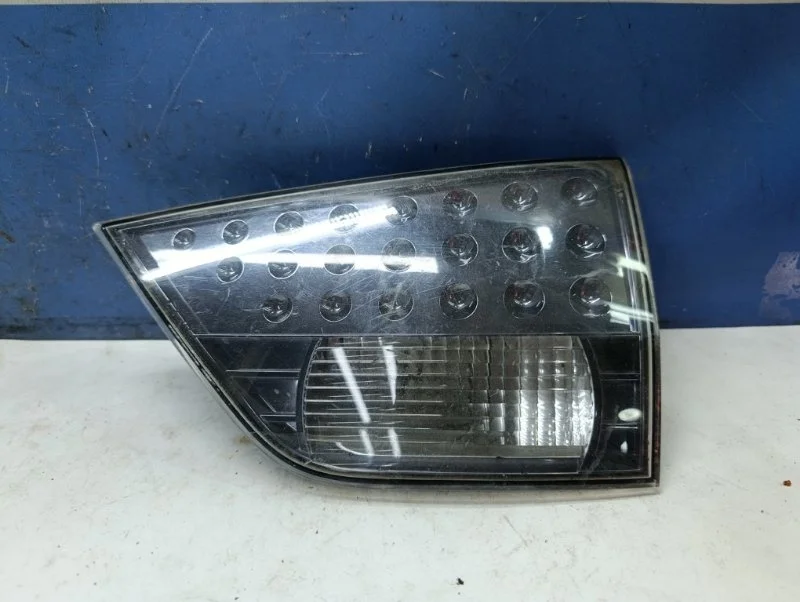 Фонарь внутренний Mitsubishi Outlander 2008 8331A064 CW5W, задний правый