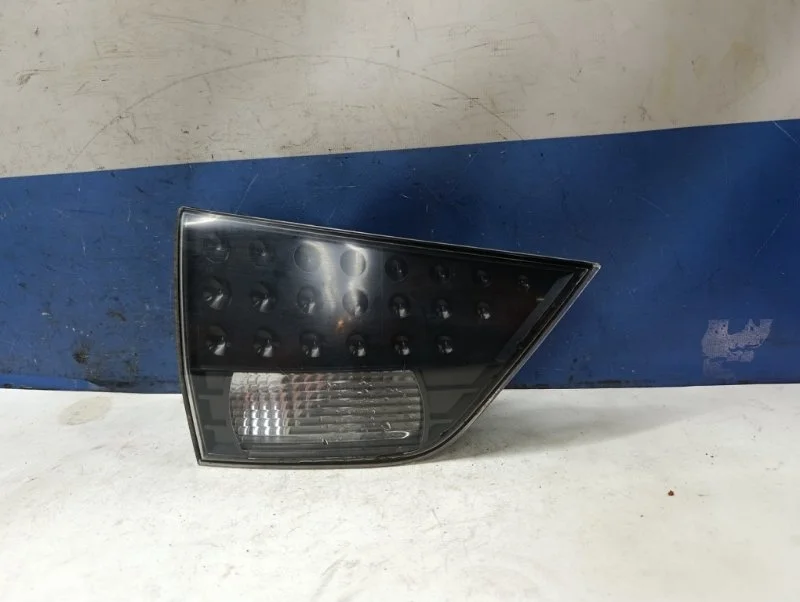 Фонарь внутренний Mitsubishi Outlander 2008 8331A005 CW5W, задний левый