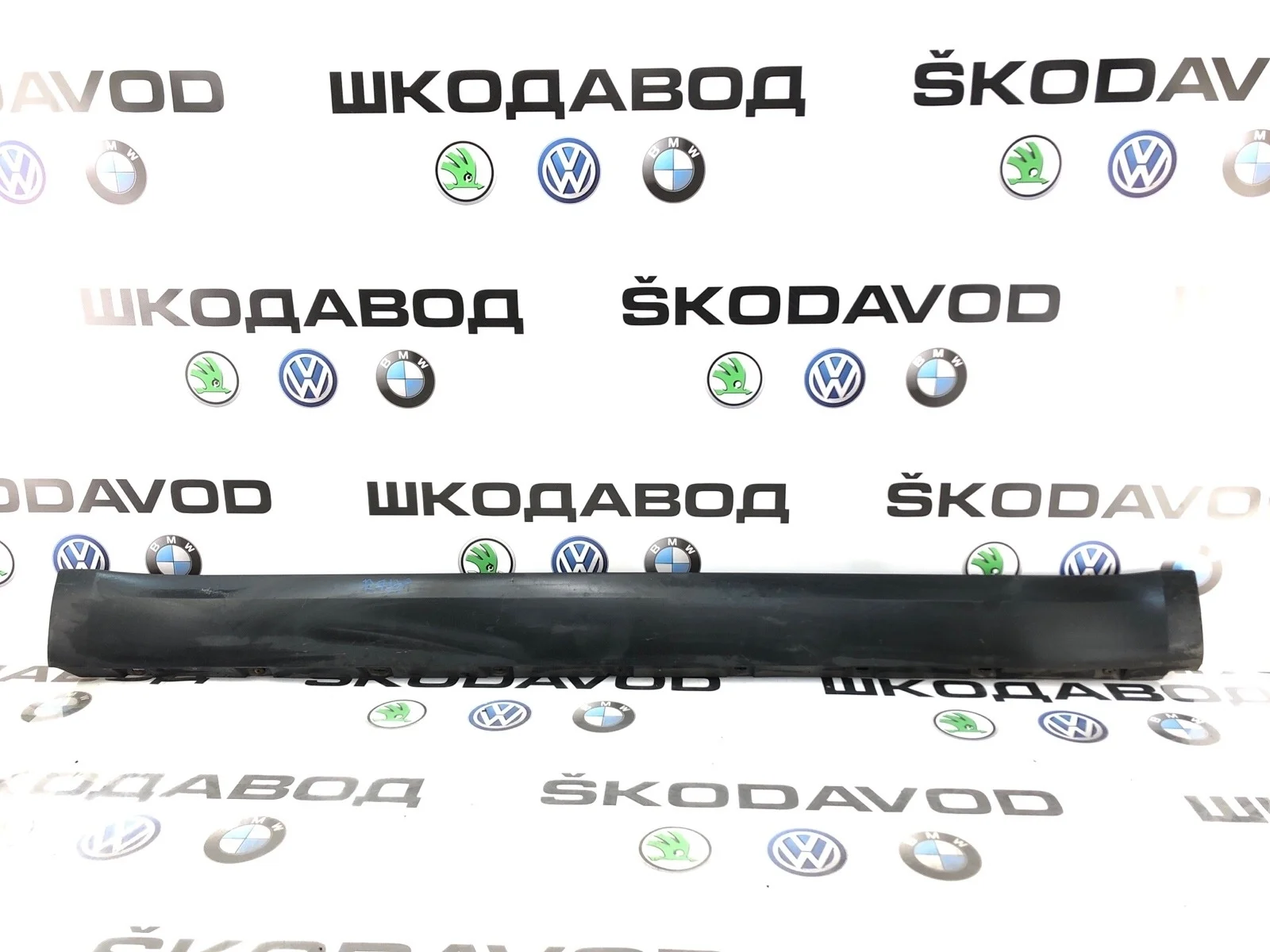 Накладка порога Skoda Yeti 2009 5L0853856A9B9 5L 2.0 CBDB, правая