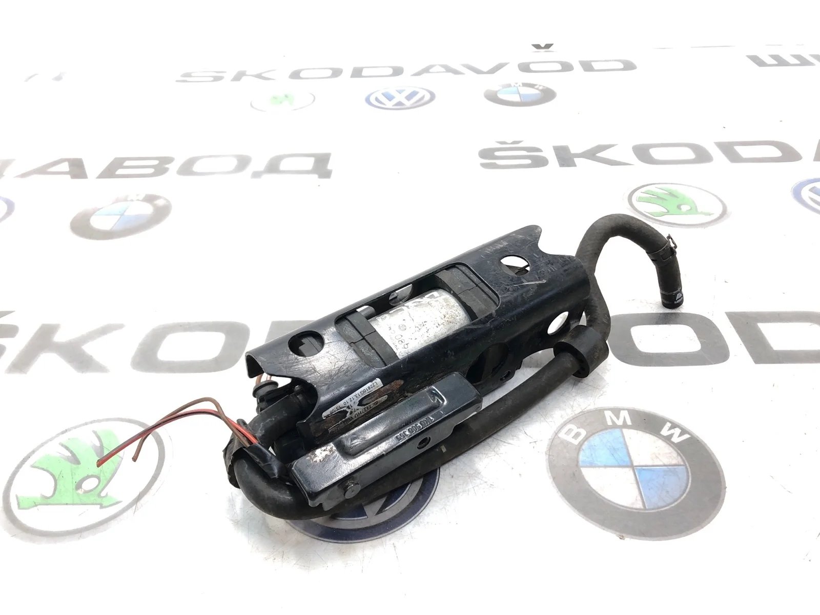 Дополнительный топливный насос Skoda Yeti 2010 5N0906129B 5L 2.0 CFHF