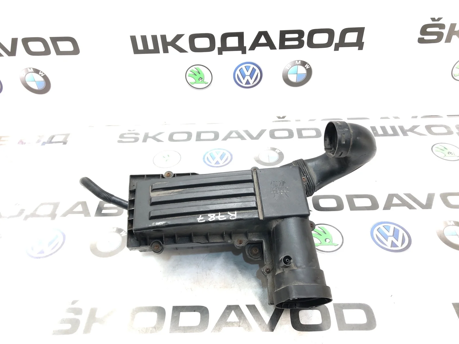 Корпус воздушного фильтра Skoda Yeti 2010 3C0129607AS 5L 2.0 CFHF