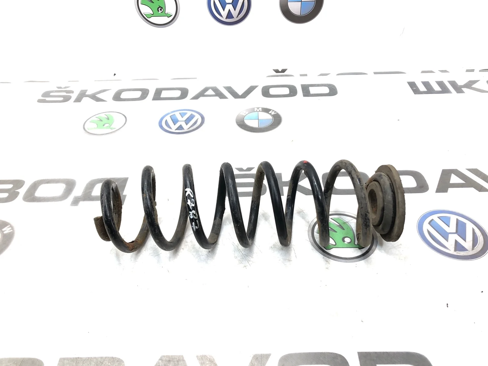 Пружина подвески Skoda Yeti 2010 1K0511115DK 5L 2.0 CFHF, задняя