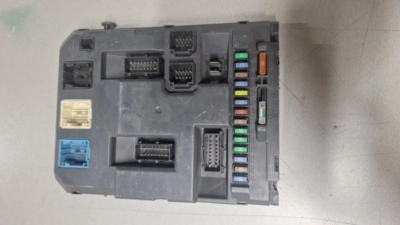 Блок предохранителей салонный Peugeot 207 2006-2015 9664983080