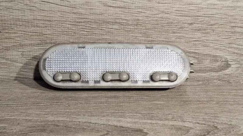 Плафон подсветки салона Renault Logan 2013-2018 8200073234 2