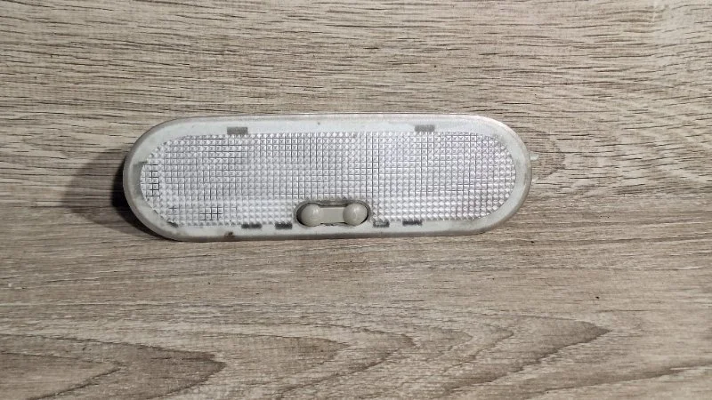 Плафон подсветки салона Renault Duster 2010-2015 8200074362