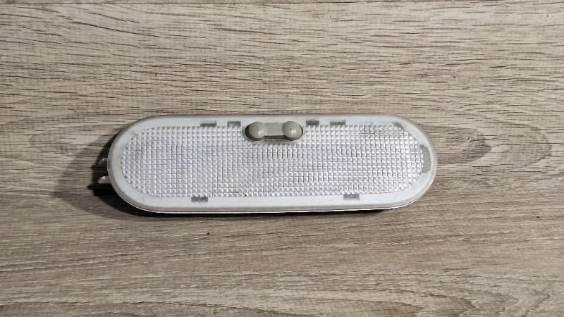 Плафон подсветки салона Renault Duster 2010-2015 8200074362