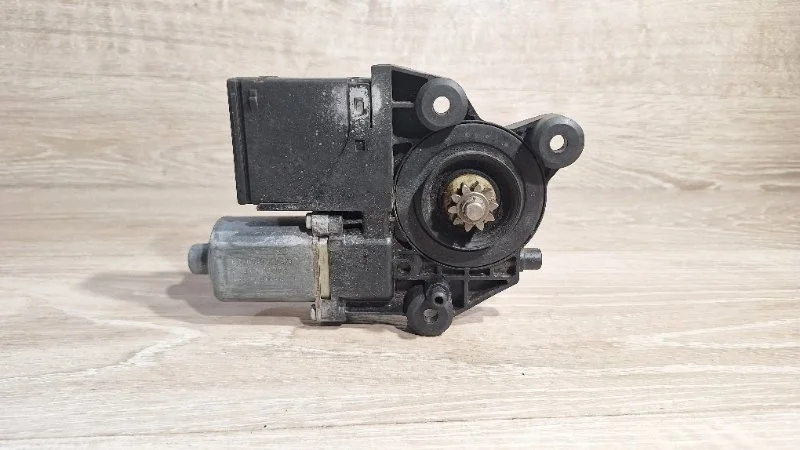 Мотор стеклоподъемника Renault Fluence 2009-2017 0130822479, левый