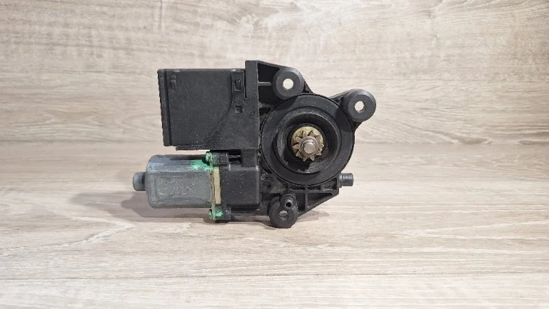 Мотор стеклоподъемника Renault Fluence 2009-2017 0130822479, левый