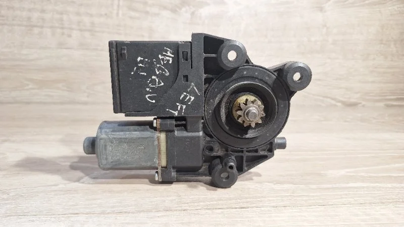 Мотор стеклоподъемника Renault Fluence 2009-2017 0130822479, левый