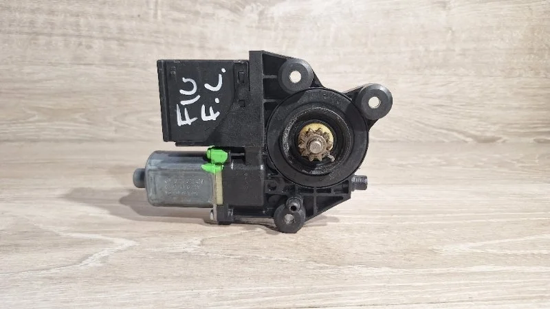 Мотор стеклоподъемника Renault Megane 2008-2015 0130822479 3, левый