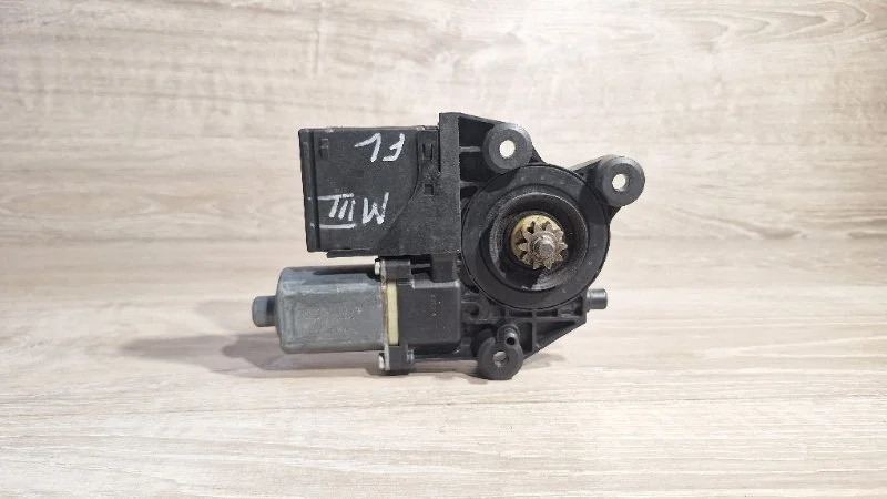 Мотор стеклоподъемника Renault Megane 2008-2015 0130822479 3, левый