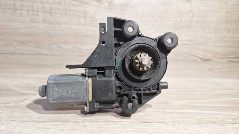 Мотор стеклоподъемника Renault Megane 2008-2015 0130822479 3, левый